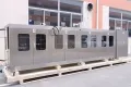 Горизонтальная фасовочно-упаковочная машина для пауч-пакетов со штуцером с двумя дозирующими головками
